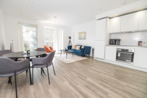 City Escape - Royal Wharf